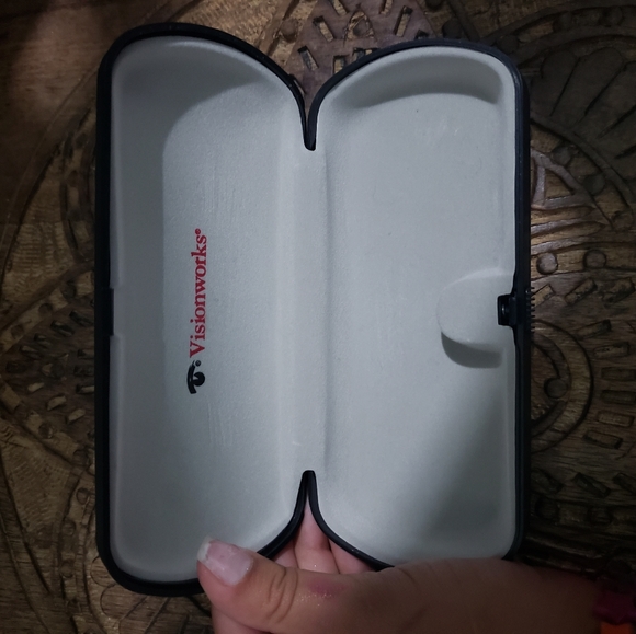 Vision works Glasses Case - Picture 2 of 2